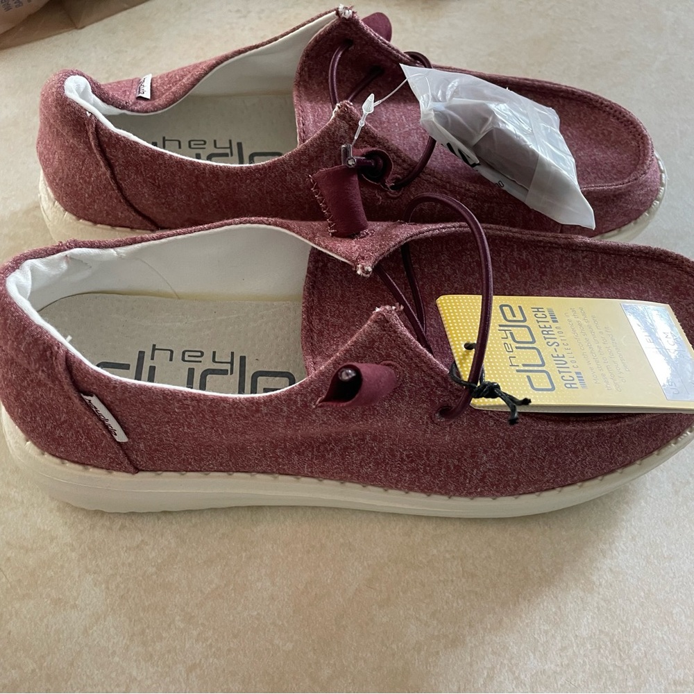 Hey Dude Wendy Burgundy shoes size 6 and 7 women’s NWT slip on loafers